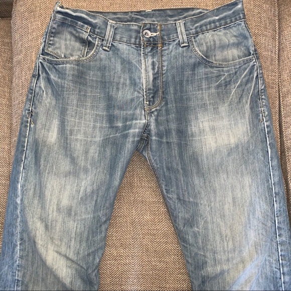 EUC Levi’s 514 Slim Straight Leg Jeans Size 34.